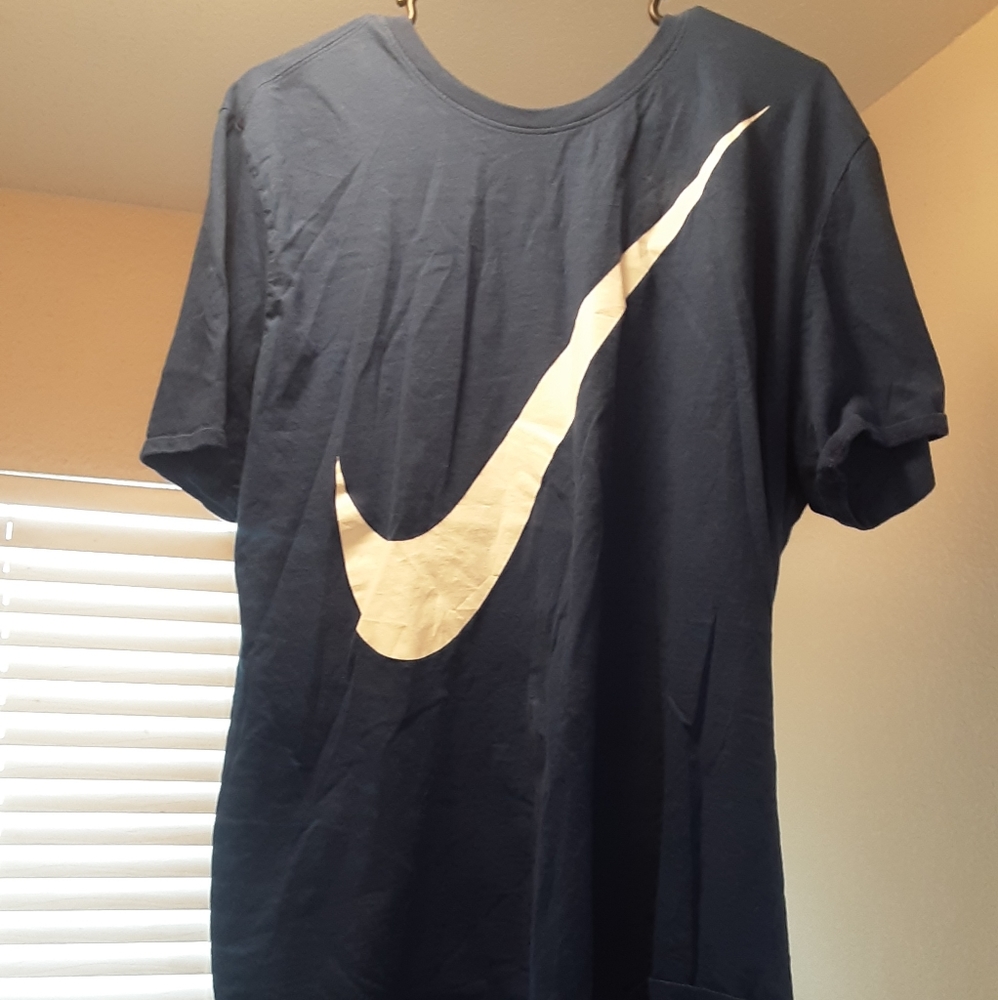 Men's Blue The Nike Tee Athletic Cut. Size XL